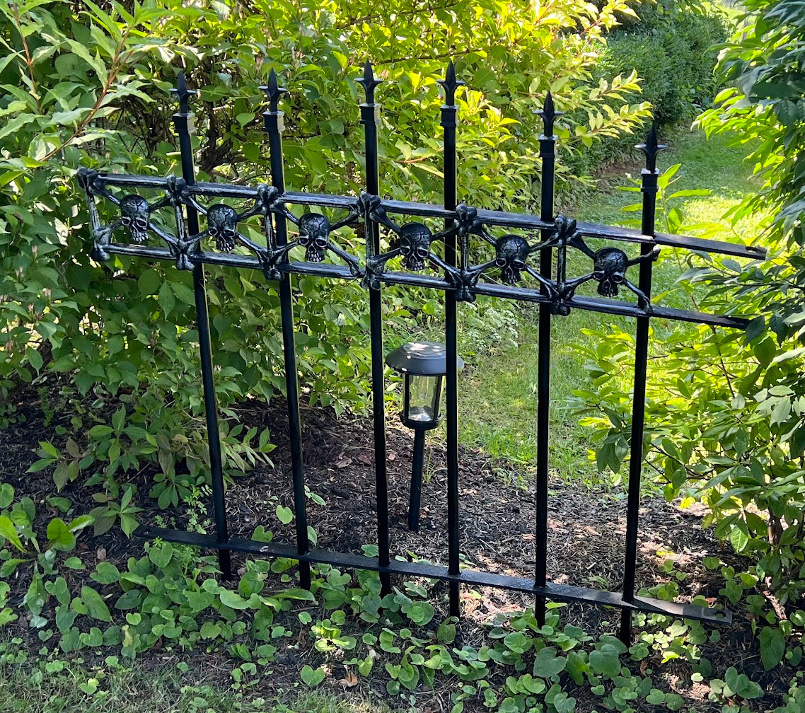 images/14iv-projects/FenceAndSkulls.jpg#joomlaImage://local-images/14iv-projects/FenceAndSkulls.jpg?width=1138&height=1008